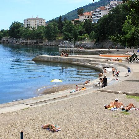 Apartments With A Parking Space Lovran, Opatija - 7713 Luaran gambar